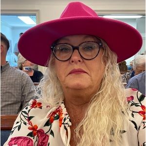 Meet your Posher, Kay